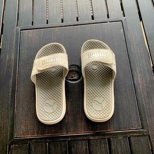 Puma size 7 men’s slides